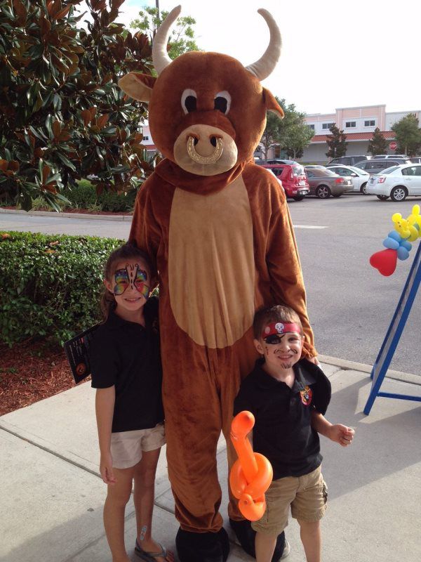 kids with mascot