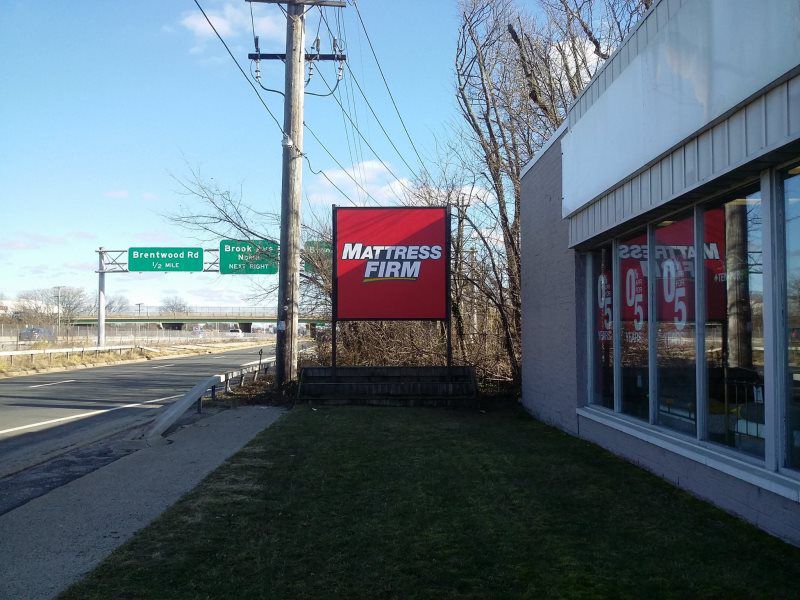 Mineola Monument Pylon Signs
A tall, double-sided pylon sign with a bold red “Mattress Firm” logo, located beside a busy road to attract passing traffic.
The Mattress Firm double pylon sign is a prime example of high-visibility roadside signage, perf