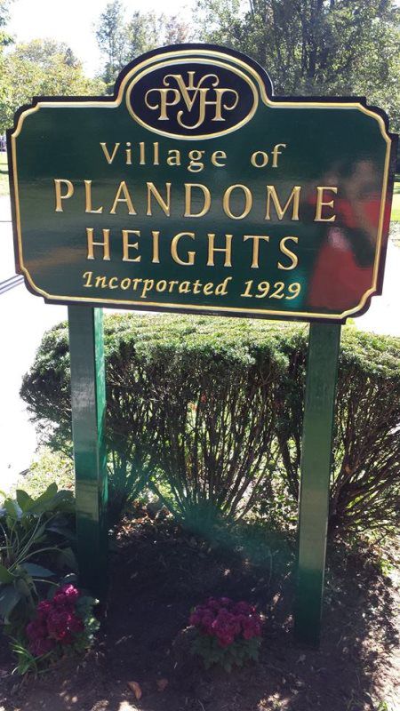 Mineola Carved Signs
A selection of different types of carved signs, ranging from rustic wood to modern metallic finishes, perfect for businesses in Mineola, New York. Crafted by Wendell Awnings North, these signs are ideal for both residential awnin