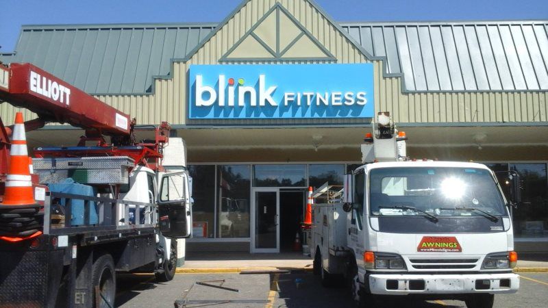 Mineola Channel Letters
A sleek non-illuminated channel letter sign with a matte finish, designed for businesses seeking a subtle yet professional look in Mineola, New York. Produced by Mineola Signs and Awnings, this sign is ideal for pairing with o