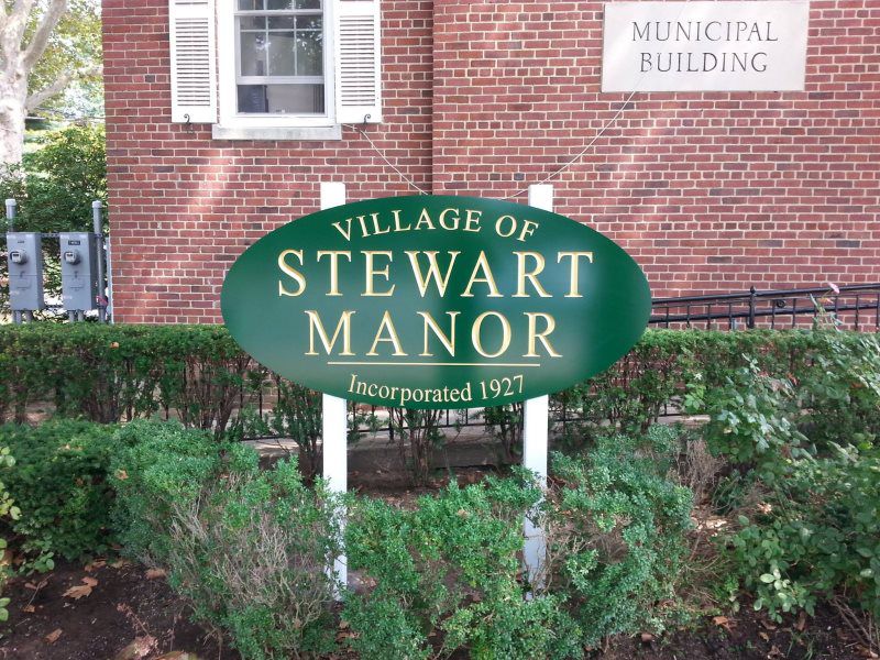 Mineola Carved Signs Stewart Manor
A rustic wooden carved sign with a natural finish, ideal for a countryside store or restaurant in Mineola, New York. Crafted by Wendell Awnings North, this sign pairs beautifully with our residential awnings near me