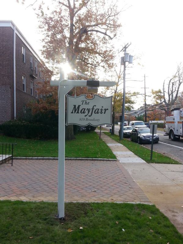 Mineola Carved Signs
A bold storefront carved sign featuring deep engravings and vibrant colors, ideal for a modern retail space in Mineola, New York. Crafted by Wendell Awnings North, this sign is perfect for pairing with our commercial entrance doo