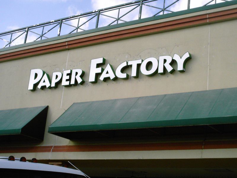 Mineola Channel Letters
A striking specialty channel letter sign with custom shapes, tailored to the unique branding of businesses in Mineola, New York. Produced by Wendell Awnings North, this sign is ideal for use with residential awnings near you, 