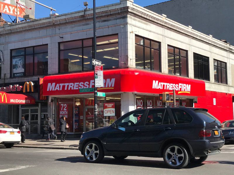 Mineola Awnings Signs
Shop entrance awning by Mineola Signs and Awnings, Mineola, New York
A vibrant shop entrance awning by Mineola Signs and Awnings in Mineola, New York. This awning enhances your shop’s entrance, making it more inviting and provid