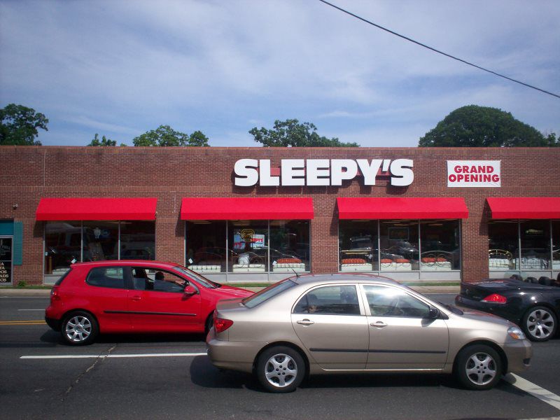 Mineola Awnings Signs
Industrial awning by Mineola Signs and Awnings in Mineola, New York
A sturdy industrial awning by Mineola Signs and Awnings, located in Mineola, New York. This awning provides durable protection for industrial facilities, expert