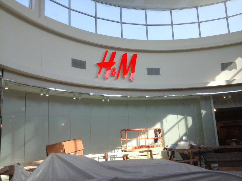 Channel Letters
A stunning halo-lit channel letter sign with a soft backlit glow, creating a visually striking effect for businesses in Mineola, New York. Crafted by Roll Up Awnings, this sign is perfect for pairing with residential awnings near me, 