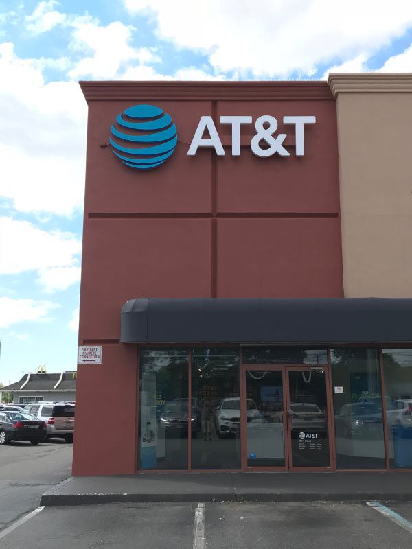 Mineola Vinyls Signs
Revive your building's exterior with wall restoration by Mineola Signs and Awnings, Mineola, New York. Perfect for businesses near me needing a refreshed look.