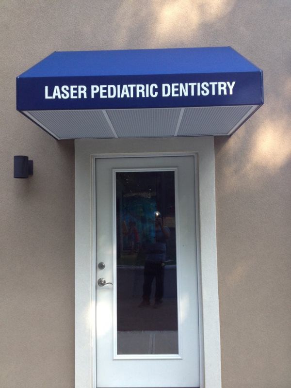 Mineola Awnings Signs
Custom outdoor shop awning by Mineola Signs and Awnings, Mineola, New York
A high-quality outdoor shop awning installed by Mineola Signs and Awnings in Mineola, New York. This awning enhances your shop’s exterior, providing both