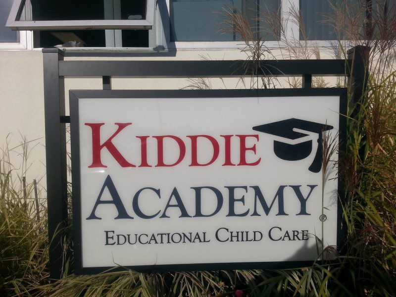 Mineola Monument Pylon Signs
A sophisticated double metal panel monument sign featuring dual brushed aluminum panels with bold, illuminated lettering, installed at the entrance of a luxury shopping plaza.
The double metal panel monument sign is a pre