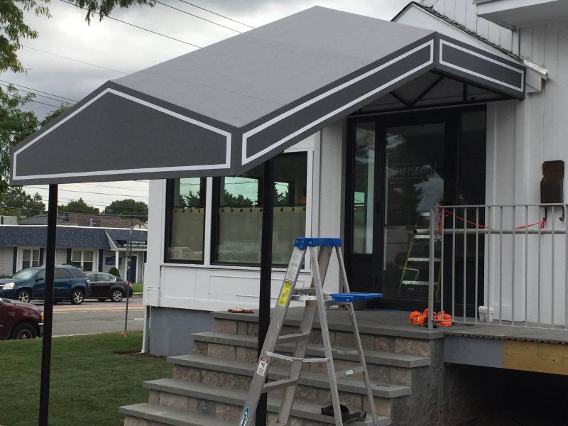 Mineola Awnings Signs
Motorized awning by Mineola Signs and Awnings in Mineola, New York
A modern motorized awning by Mineola Signs and Awnings in Mineola, New York. This awning offers the convenience of remote control operation, perfect for enhancin