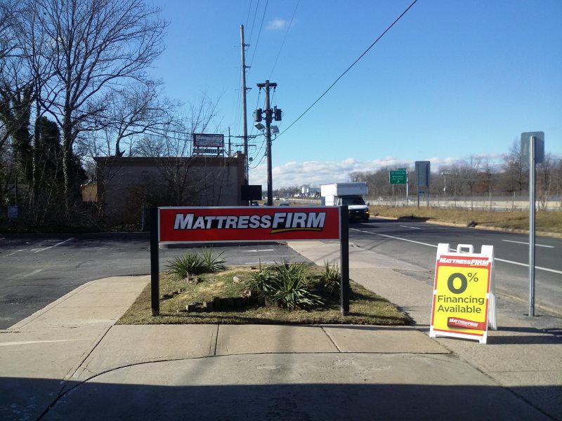Mineola Monument Pylon Signs
A towering double pylon sign with LED-lit panels showcasing multiple tenant logos, located at a busy commercial plaza.
The double pylon sign is an impressive and functional signage solution for multi-tenant properties or 