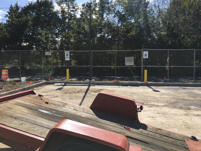 This image illustrates a vibrant set of parking signs designed to regulate parking in busy areas. Our street parking signs are crafted to be visible and clear, making it easier for drivers to locate parking spaces while reducing traffic congestion. T