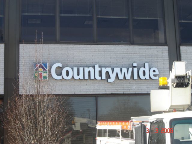 Mineola Channel Letters
A creative specialty channel letter sign with custom fonts and designs, perfect for businesses in Mineola, New York, looking to make a bold statement. Designed by Awningstar, this sign complements residential canopy awnings, g