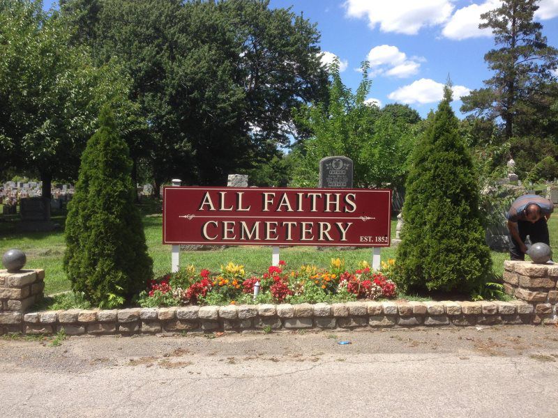 Mineola Monument Pylon Signs
A striking double wooden pylon sign with dual panels and a natural wood finish, designed to showcase multiple tenant businesses at a rustic shopping center.
The double wooden pylon sign is a versatile and visually appeali