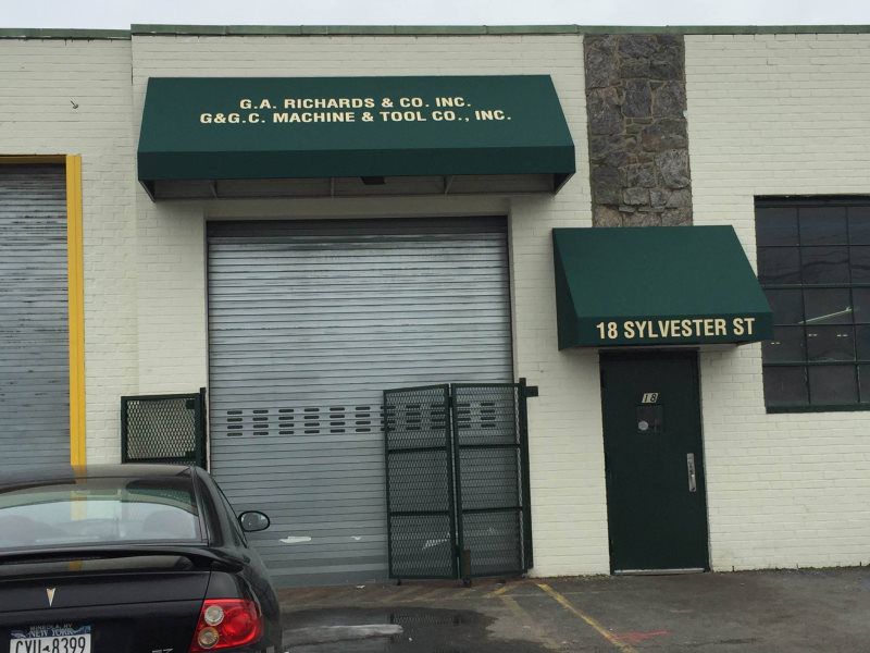 Mineola Awnings Signs
Shop awning by Mineola Signs and Awnings in Mineola, New York
An eye-catching shop awning installed by Mineola Signs and Awnings in Mineola, New York. This awning enhances the storefront’s appeal and provides shade for customers