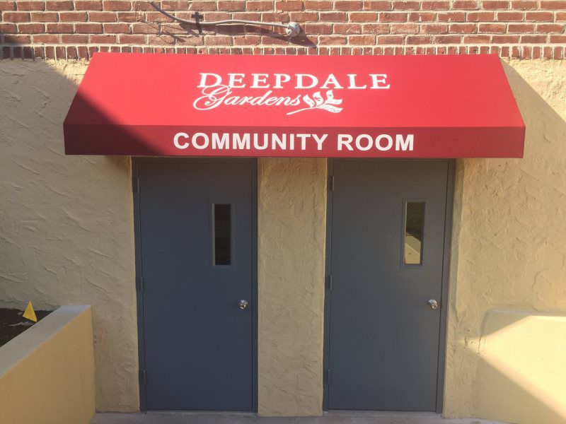 Mineola Awnings Signs
Custom community awning by Mineola Signs and Awnings, Mineola, New York
A versatile community awning installed by Mineola Signs and Awnings in Mineola, New York. This awning is designed to enhance outdoor communal areas, offerin