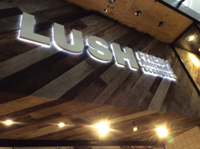 Mineola Channel Letters Lush
A dynamic combination-lit channel letter sign that combines front and halo lighting, providing a striking visual effect for businesses in Mineola, New York. Created by Roll Up Awnings, this sign complements residential aw