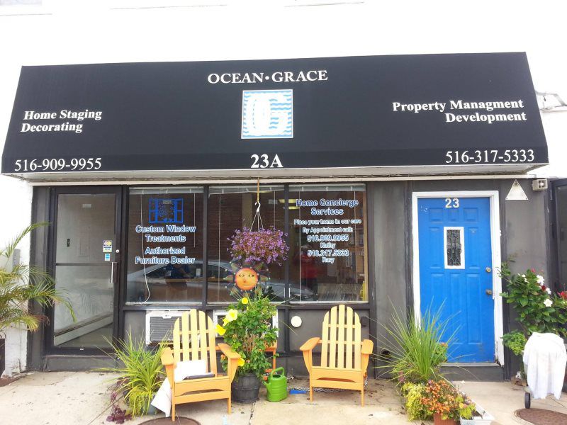 Mineola Awnings Signs
Shop front awning by Mineola Signs and Awnings in Mineola, New York
 vibrant shop front awning by Mineola Signs and Awnings, strategically located in Mineola, New York. This awning not only provides shade but also attracts custo