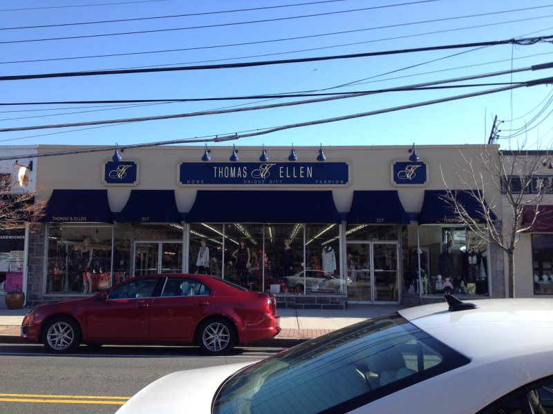 Mineola Awnings Signs
Retractable awning by Mineola Signs and Awnings in Mineola, New York
A stylish retractable awning by Mineola Signs and Awnings in Mineola, New York. This awning offers flexibility and shade for your outdoor space, perfect for ho