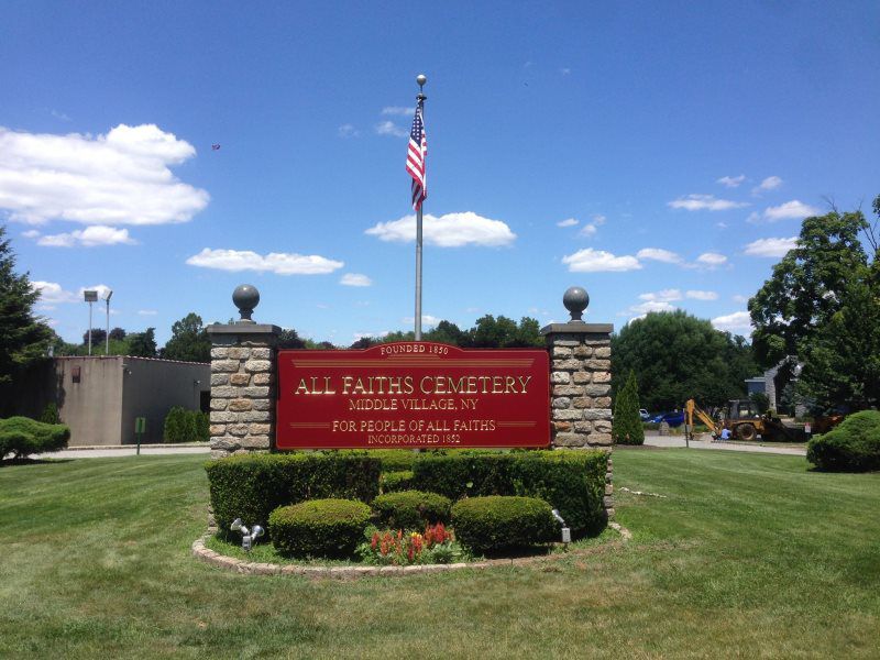 Mineola Monument Pylon Signs
A sleek LED monument sign with bold, backlit lettering, installed at the entrance of a modern retail center.
The LED monument sign is a cutting-edge signage solution that combines modern aesthetics with functional brillia