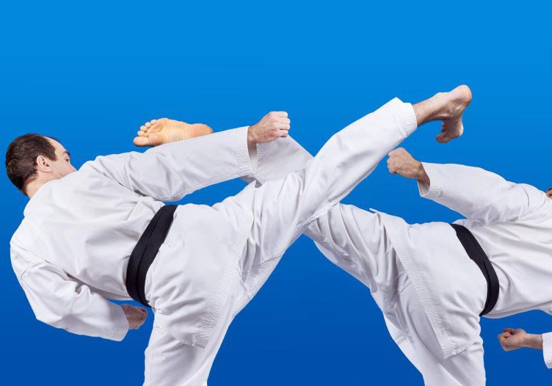 men doing kickboxing